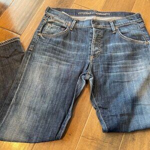 Citizens of Humanity Medium Wash Straight Leg Button Fly Sz 28